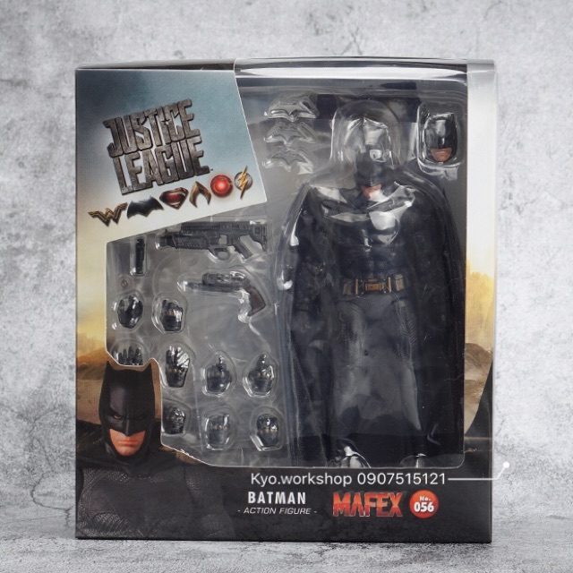 Mô hình Action Figure MAFEX Batman Justice League No.056 có giá đỡ