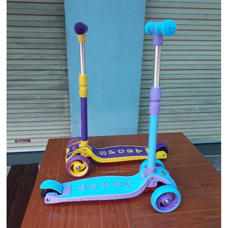 Xe trượt Scooter hàng Cao cấp (có giảm xóc + phanh chân + đèn bánh xe)-601