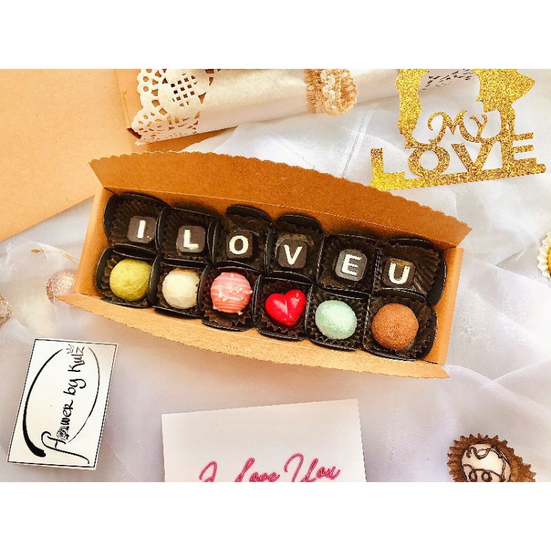 Set socola valentine 12 viên (ảnh shop chụp)