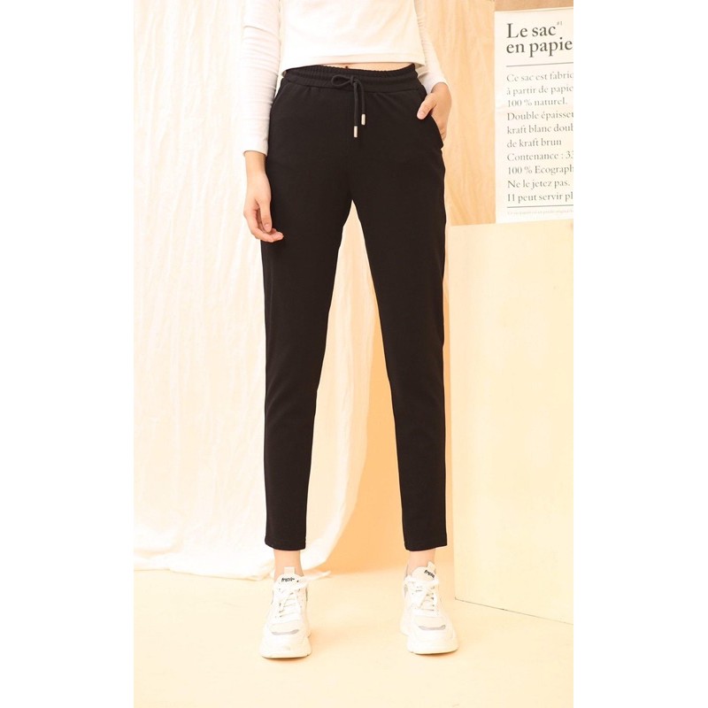 Quần jogger nữ, Quần thể thao nữ vnxk, dáng jogger trơn, phom đẹp, chất mỳ hàn dày dặn, phù hợp đi chơi, đi tập, mặc nhà | BigBuy360 - bigbuy360.vn