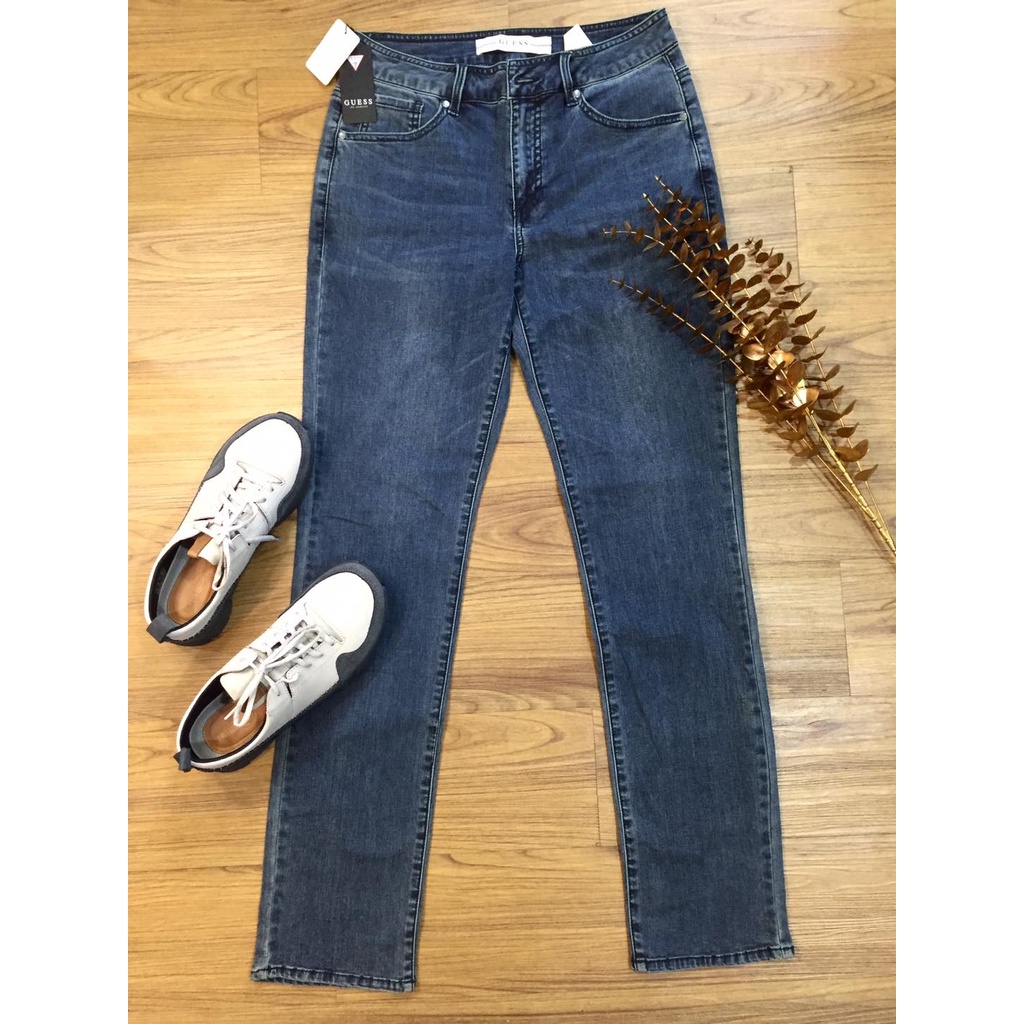 quần jean Guess hàng xách tay chính hãng , thương hiệu cao cấp của Mỹ , hình thật của shop , cam kết chuẩn chính hãng!!