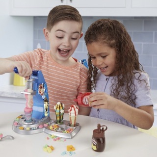 Đồ chơi máy làm kem đất nặn Playdoh