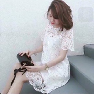 Váy ren trắng