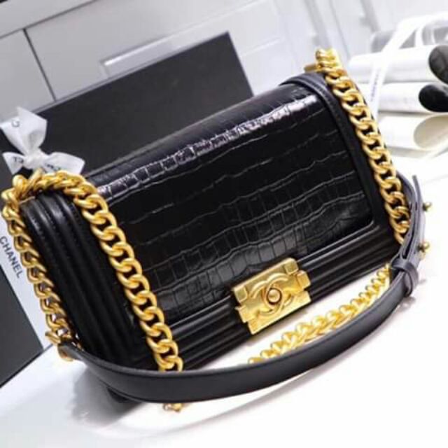 Hot hit đã về Ch^nel Boy Chuẩn SP - Full box - túi vải - tag mã code - Size: 26cm, 3 mầu