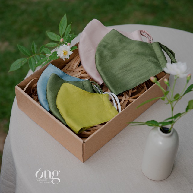 - Khẩu trang lụa siêu nhẹ, thoáng khí, êm mịn cho da