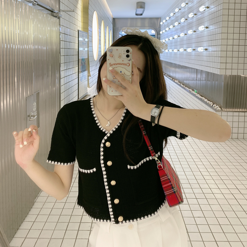 Áo kiểu tay ngắn phong cách thời trang quý phái dành cho phái đẹp | BigBuy360 - bigbuy360.vn