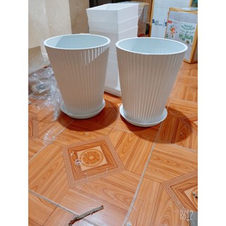 1 chậu và 1 đĩa lót đáy bằng nhựa trồng cây bằng nhựa rộng 26cm x cao 34