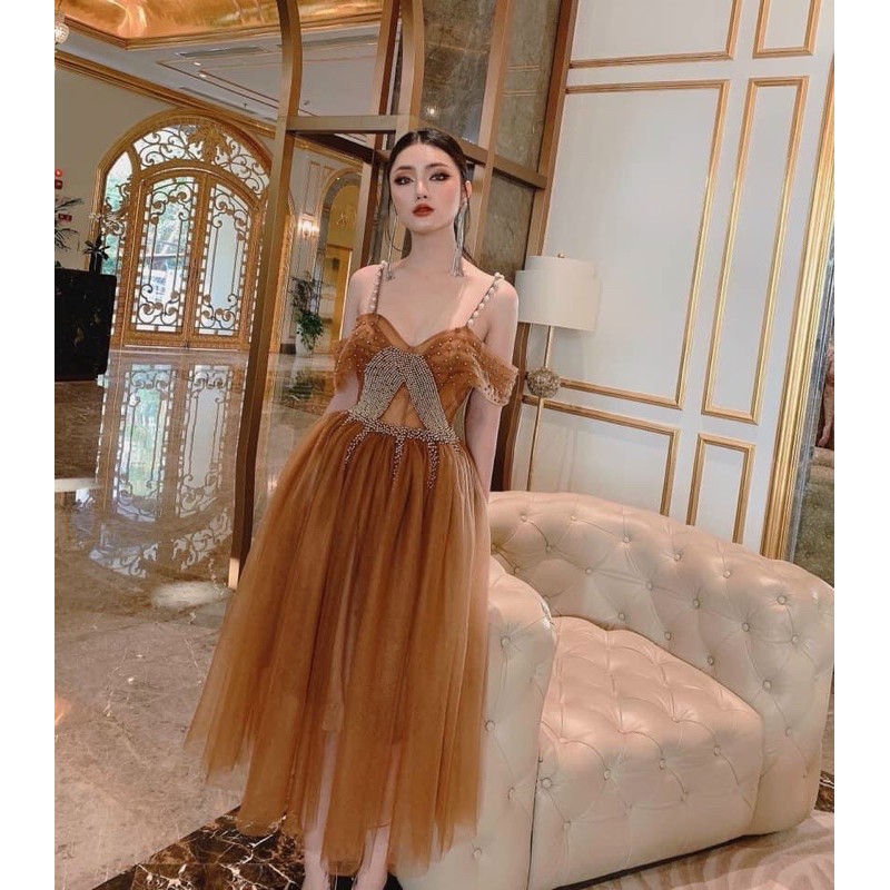 ĐẦM XOÈ RỚT VAI ĐÍNH CƯỜM