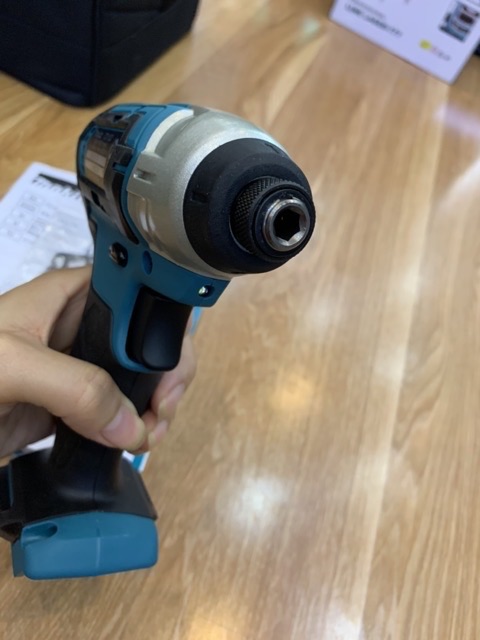 Vít Makita dt110