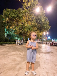 Kính râm tai thỏ đáng yêu cho bé