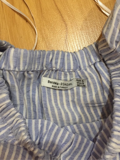 Váy bershka size S 47-53kg