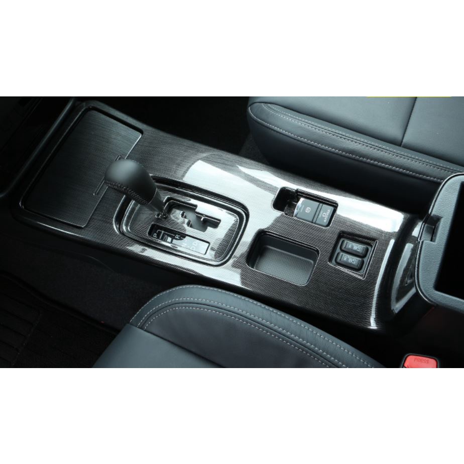 Ốp hộp số xe Mitsubishi Outlander từ đời 2013 đến 2022