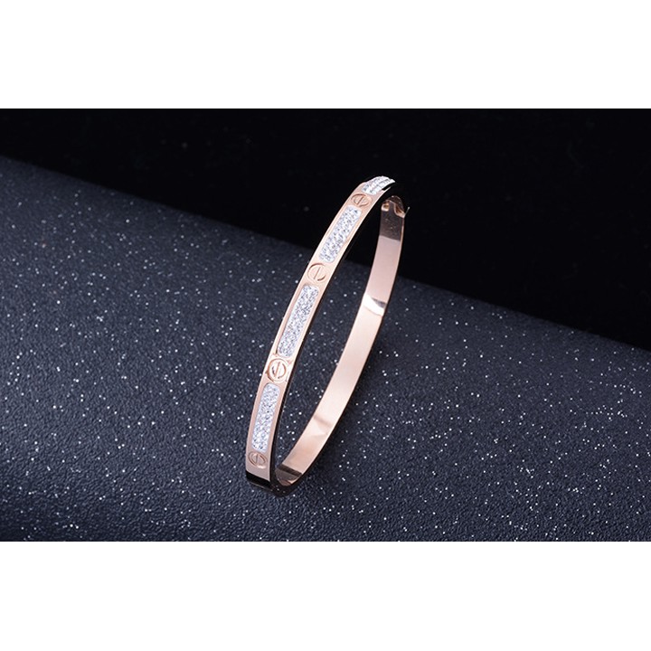Vòng tay nữ titan cao cấp màu hồng đính đá khóa gài siêu đẹp, bền màu, hợp thời trang
