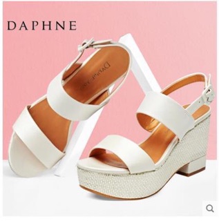 Combo giầy đá bóng lining và giầy nữ daphne