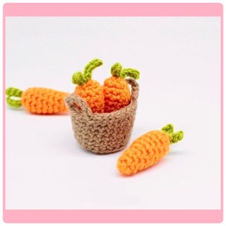 Móc khoá củ cà rốt bằng len 🥕