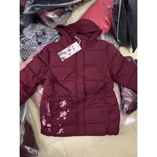 Áo khoác dáng dài kèm hoa văn cho mẹ