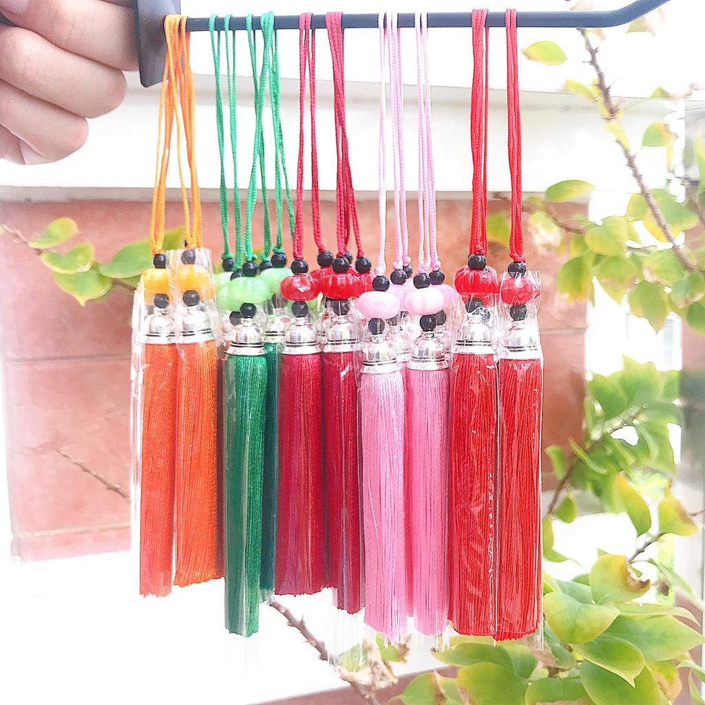 Dây treo cát tường phong thủy nhỏ xinh nhiều màu sắc, thích hợp để trang trí