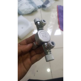 Van chia Co2