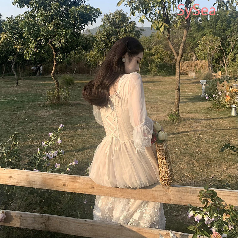 Đầm Tay Dài Phối Ren Hoa Phong Cách Retro | BigBuy360 - bigbuy360.vn