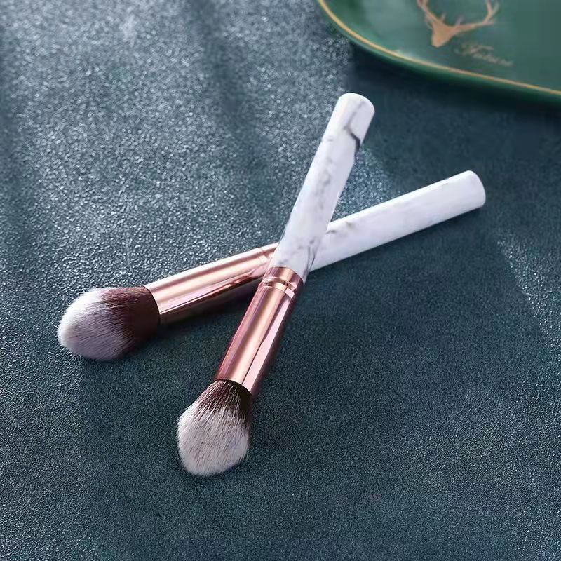 Một cây cọ trang điểm mềm mại đánh phấn phủ,phấn nền,phấn má hồng, làm đẹp họa tiết vân đá