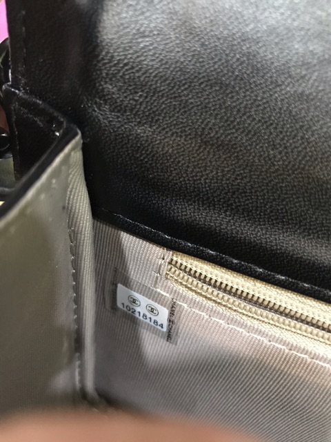 Túi Cha-nel Boy màu đen