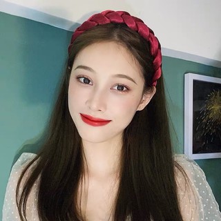 Cài tóc thắt bím.