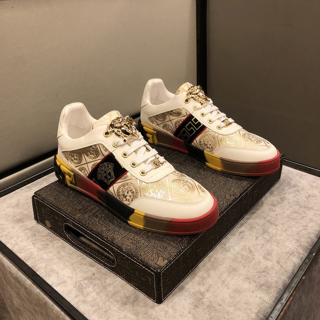 Giày sneakers nam da thật VERSACE họa tiết phức tạp, cổ điển và bắt mắt làm nổi bặt phong cách của sản phẩm