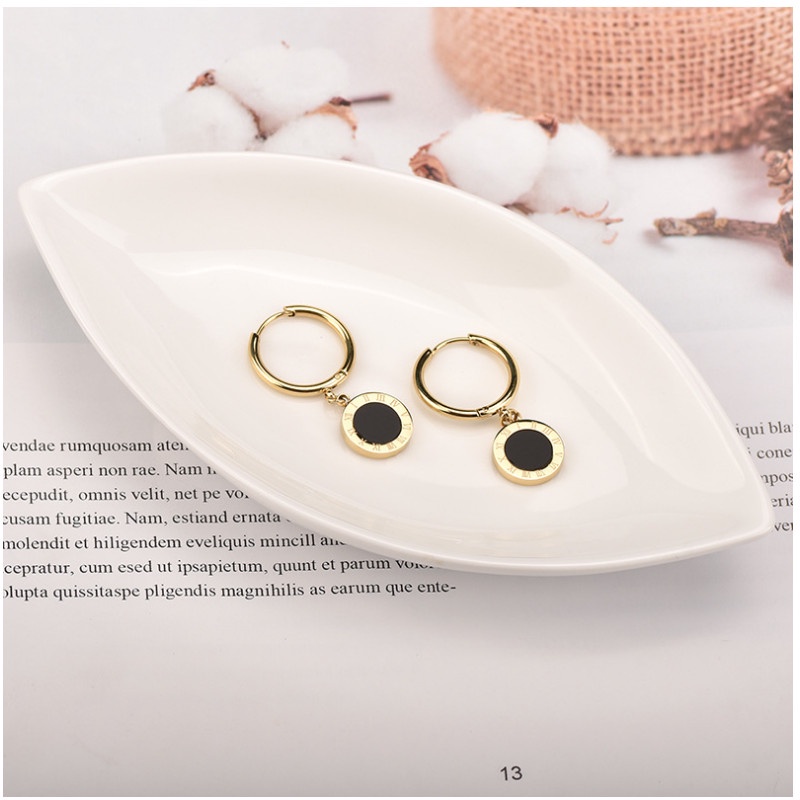 Bông Tai Titan Ko Han Rỉ Tòn Ten Mặt Tròn Đen TT 4053