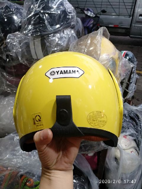 Thanh lý Mũ bảo hiểm Yamaha màu vàng