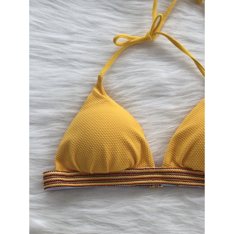 Bikini vàng hai mảnh có mút ngực xuất xịn