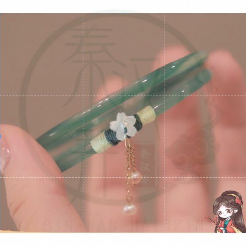 Vòng tay Hán phục đá mã não đính chuông màu trắng phong cách cổ xưa cho nữ