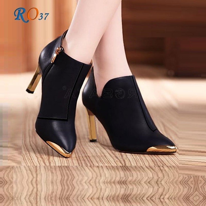 Giày boots nữ cổ ngắn 7p hàng hiệu rosata hai màu đen đỏ thời trang ro37 | BigBuy360 - bigbuy360.vn