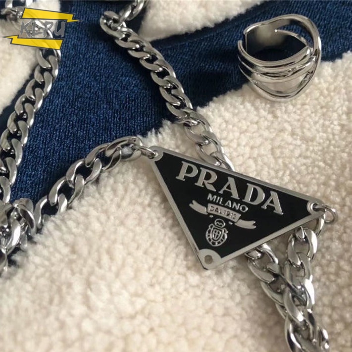 Prada Vòng cổ Mặt Tam Giác Bằng Thép Không Gỉ