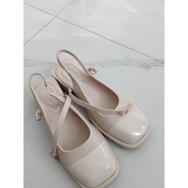 Pass nhanh xăng đan màu be size 37