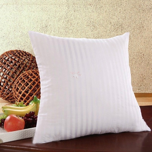 Ruột gối vuông họa tiết kẻ sọc trang trí ghế sofa