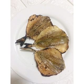 Cá chỉ vàng to dày mình - 1 con