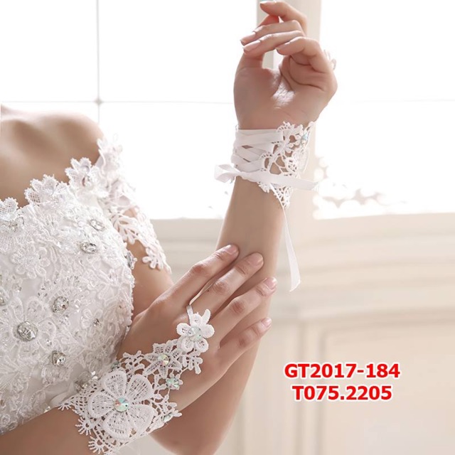 Găng tay cô dâu - phụ kiện cưới Giang - găng tay ren hở ngón