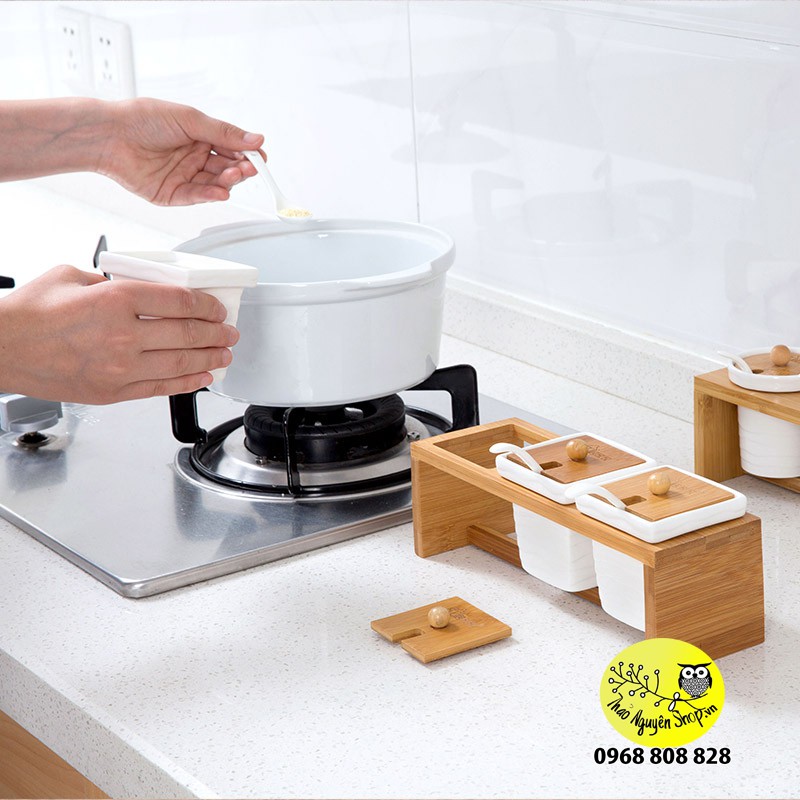 Bộ 3 hũ sứ đựng gia vị kèm khay gỗ-T3A3 | BigBuy360 - bigbuy360.vn