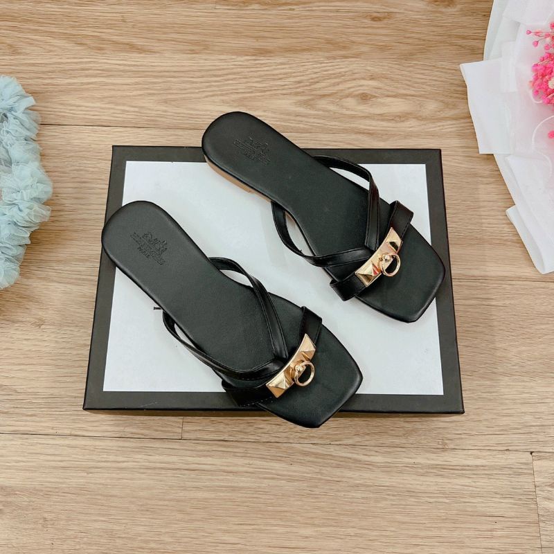 Dép xỏ ngón khoá