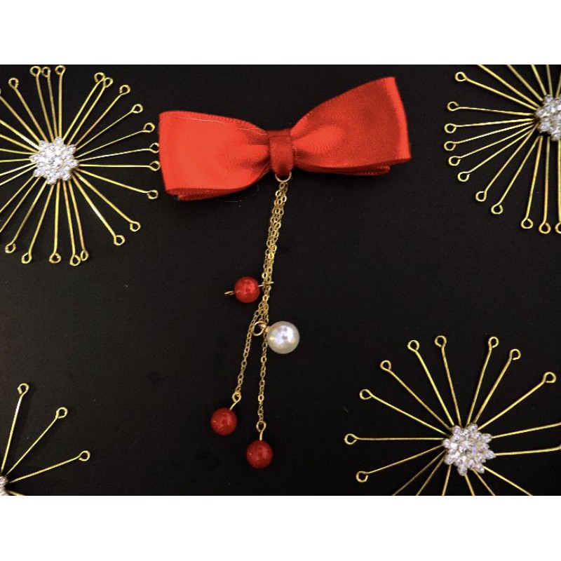 [Mã HYLY10 giảm 10K đơn 20K] Kẹp tóc lụa đỏ kèm sợi hạt ngọc handmade