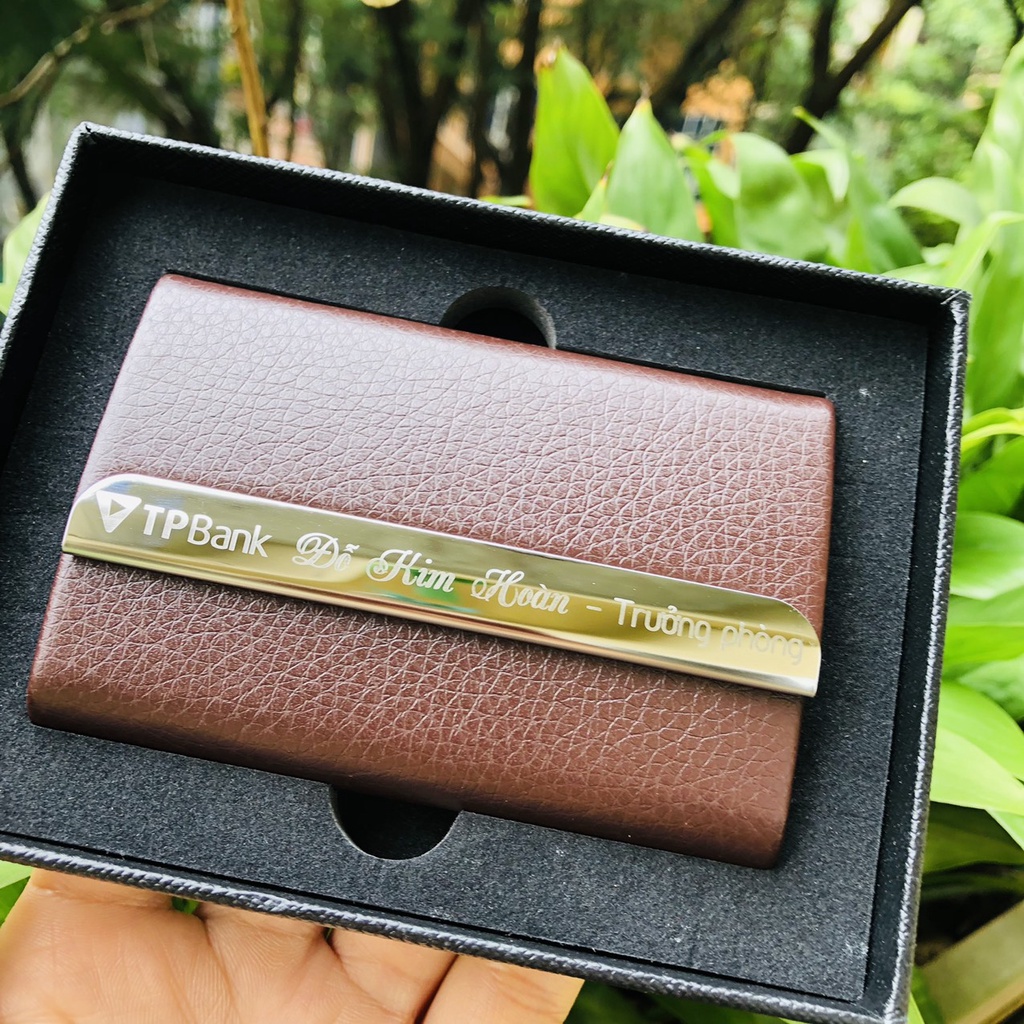 Ví đựng thẻ danh thiếp khắc logo TPbank và tên theo yêu cầu