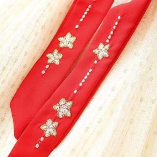 Hanbok đỏ dài cho bé gái