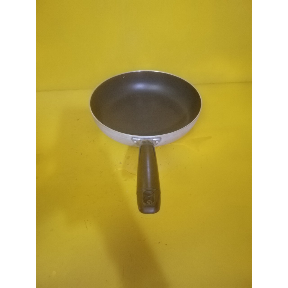 Chảo chống dính nội địa Nhật, size 26cm, cao 6cm (mã 579), Dùng được bếp từ