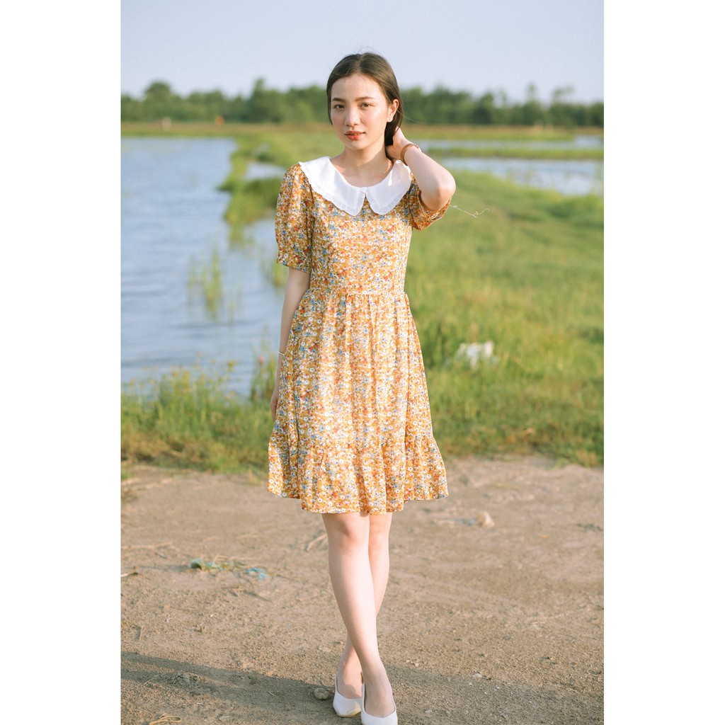 Đầm xòe nền vàng hoa nhí cổ sen bèo D210535
