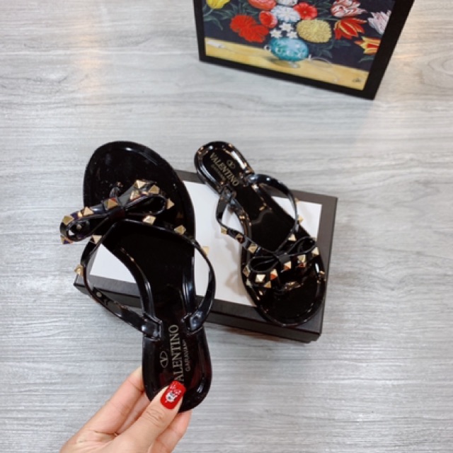 <3 Sale Hot | Trợ Giá | Dép kẹp valentino nơ tán đinh fullbox . . Tháng 7 👡 . ! . * . HOT : ₛ 1212 \ "