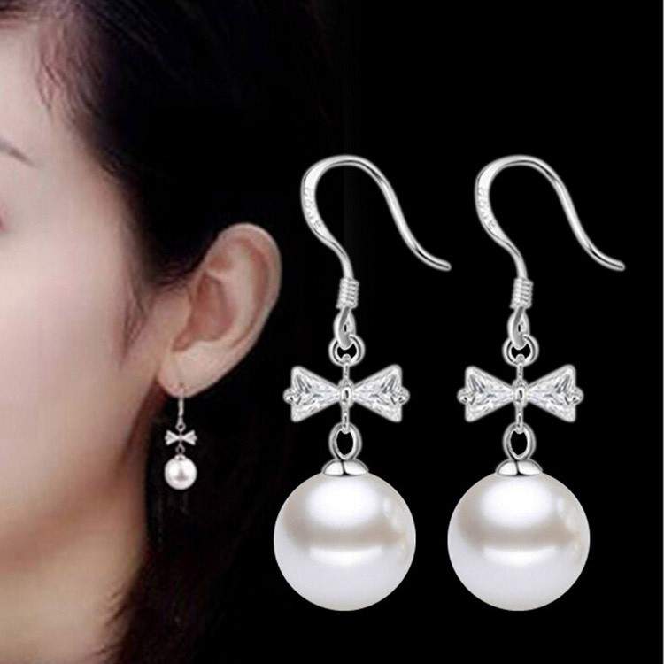 Cặp bông tai kiểu có đính cườm đầy độc đáo