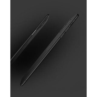 Ốp Super Thin Leeu Design dành cho iPhone 11 Pro Max.