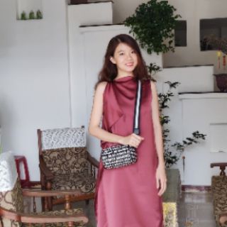 Đầm lệch vai form suông