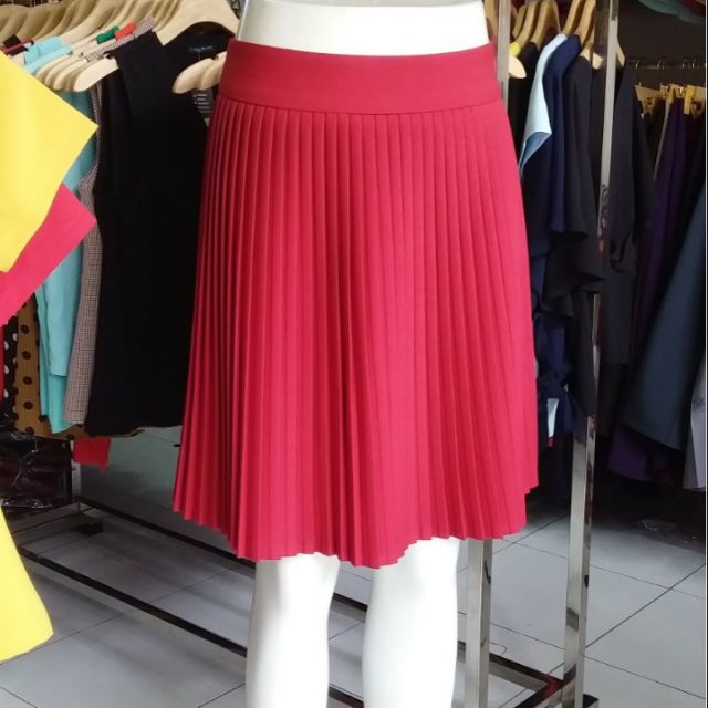 Chân váy xếp li tới gối