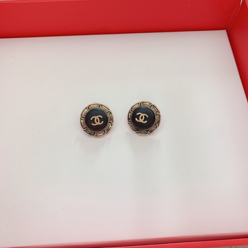 Khuyên tai đeen hiệu